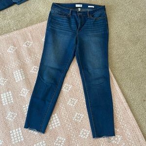 Sofia Vergara raw hem jeans